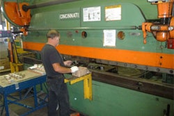 125-ton Cincinnati Series 5 mechanical press brake