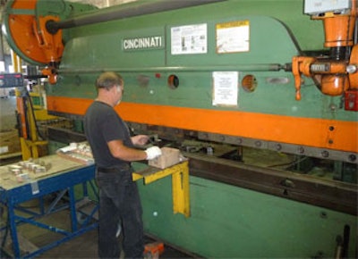 125-ton Cincinnati Series 5 mechanical press brake