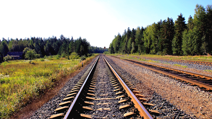 Rail Unsplash Maksim Kholodnitskiy