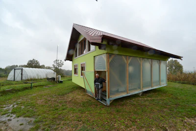 The house can rotate a full circle to satisfy his wife's shifting desires as to what she should see when she looks out of the windows of her home.