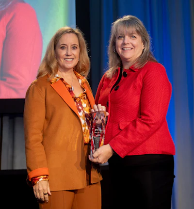 Kan (left) receiving the Warren Pike Award at PTDA's 2021 Industry Summit on Oct. 22 in Atlanta, GA.