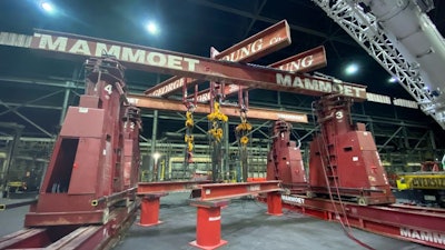 Mammoet’s gantry prepared to lift.
