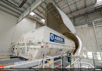 Beluga loading Hotbird 13G in Toulouse.