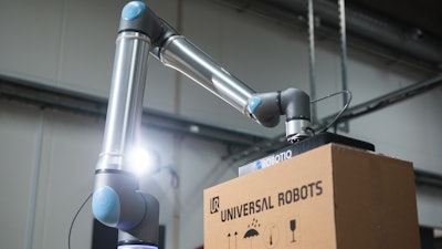 Lifting Box Closeup