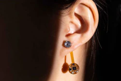 University of Washington researchers introduced the Thermal Earring, a wireless wearable that continuously monitors a user’s earlobe temperature. The smart earring prototype is about the size and weight of a small paperclip and has a 28-day battery life. The earring can be personalized with fashion designs made of resin or with a gemstone, without negatively affecting its accuracy.