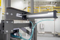 By combining hygienic bag clamps with the tensioning action of spring-loaded bag support arms, liner distension into downstream equipment can be prevented.