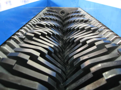 A shredder utilizing this knife system design can produce over 85% correctly sized material in one pass with less than 10% oversized material and a tiny percentage of fines.