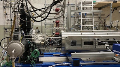 Injection nozzles for hydrogen engines are tested in this chamber at ETH Zurich. The researchers can replicate real conditions at cruising altitude.