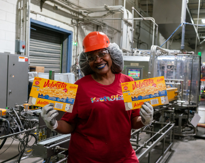 Kraft Heinz recently implemented the Walt Smart Radio System with 75 initial users, including team leaders, line technicians, maintenance personnel, managers, and supervisors.